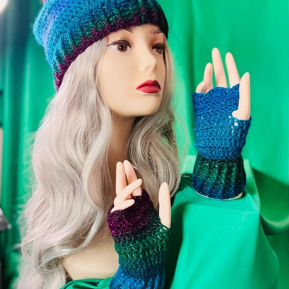 \'Sirius\' Rasta hat and matching fingerless gloves